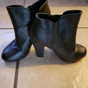 Heeled boots